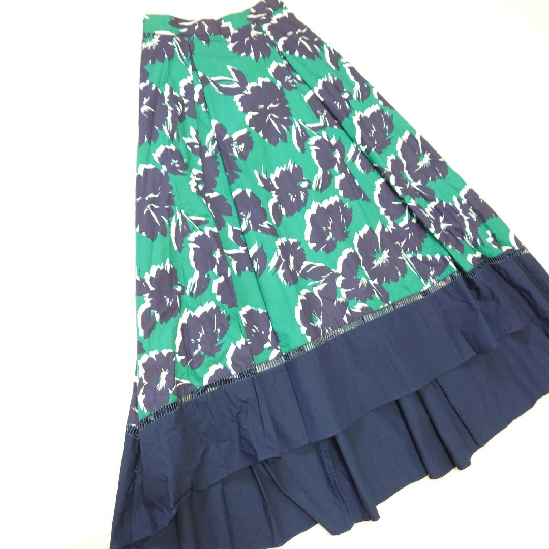限定　スアデオ　花柄フィッシュテールスカート　緑　紺　タグ付新品未使用　日本製 レディースのスカート(ロングスカート)の商品写真