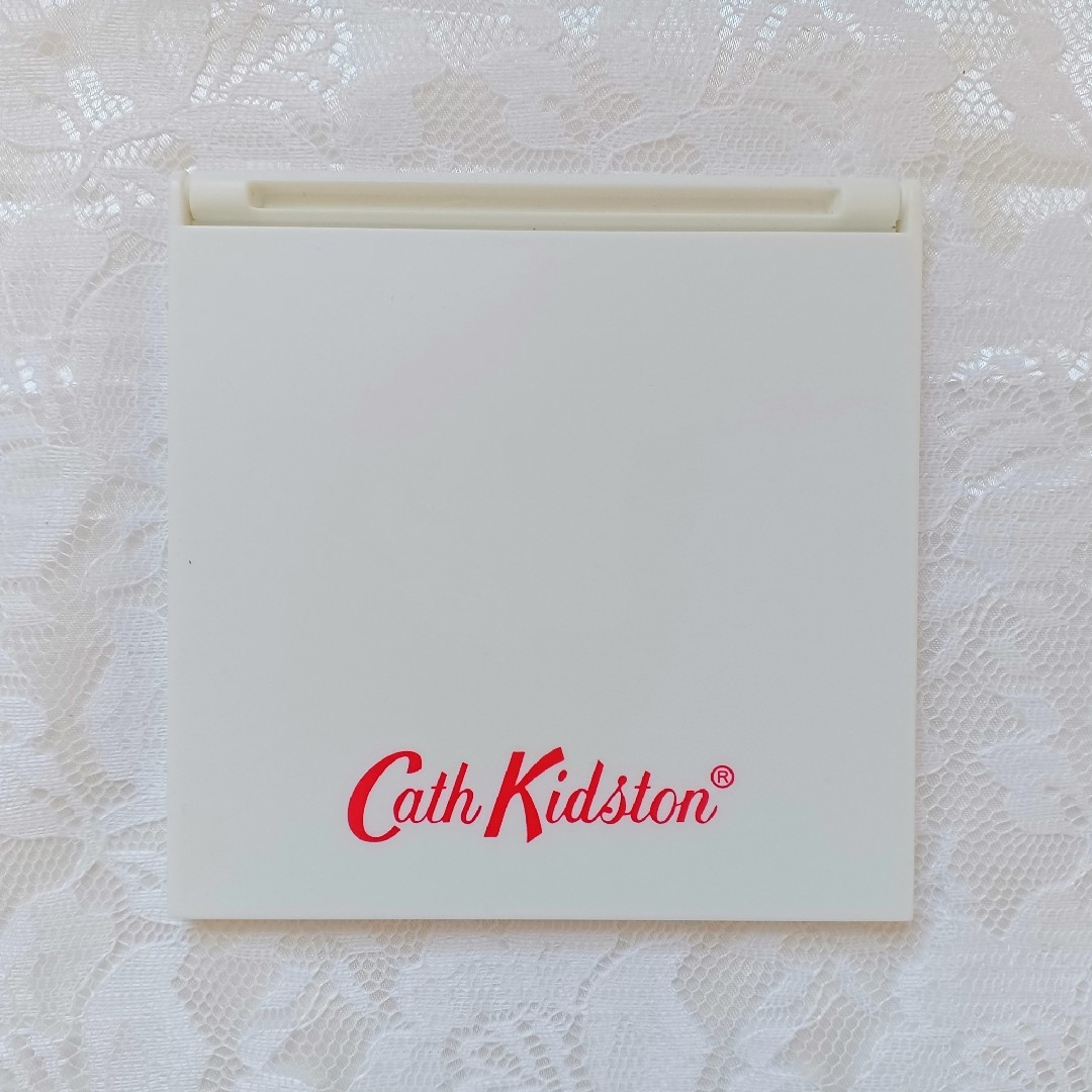 Cath Kidston(キャスキッドソン)の新品・未使用　雑誌付録のCath Kidston キャス・キッドソン　3点セット レディースのファッション小物(ポーチ)の商品写真