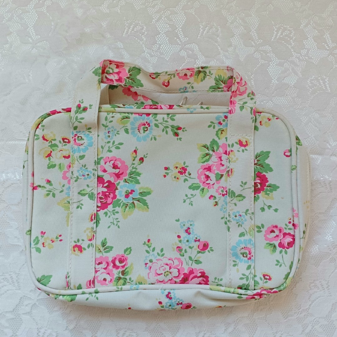 Cath Kidston(キャスキッドソン)の新品・未使用　雑誌付録のCath Kidston キャス・キッドソン　3点セット レディースのファッション小物(ポーチ)の商品写真