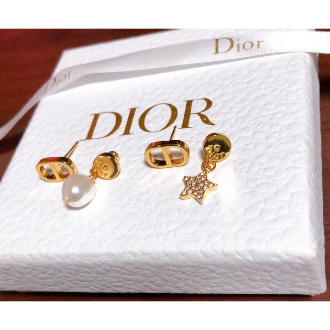 Christian Dior(クリスチャンディオール)のDior CD ロゴ 揺れるピアス ゴールド パール ストーン 星  レディースのアクセサリー(ピアス)の商品写真