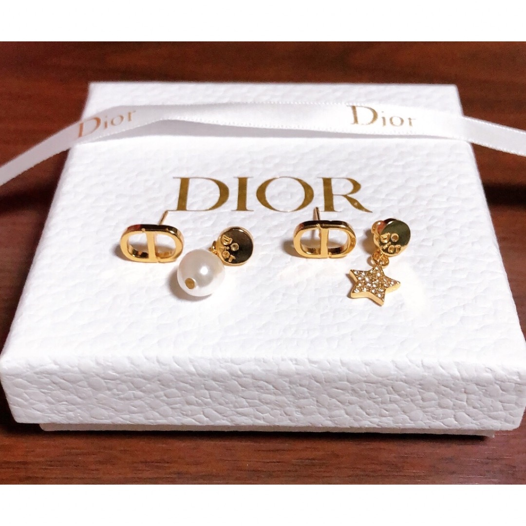 Christian Dior(クリスチャンディオール)のDior CD ロゴ 揺れるピアス ゴールド パール ストーン 星  レディースのアクセサリー(ピアス)の商品写真