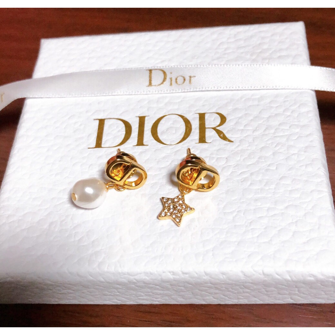 Christian Dior(クリスチャンディオール)のDior CD ロゴ 揺れるピアス ゴールド パール ストーン 星  レディースのアクセサリー(ピアス)の商品写真