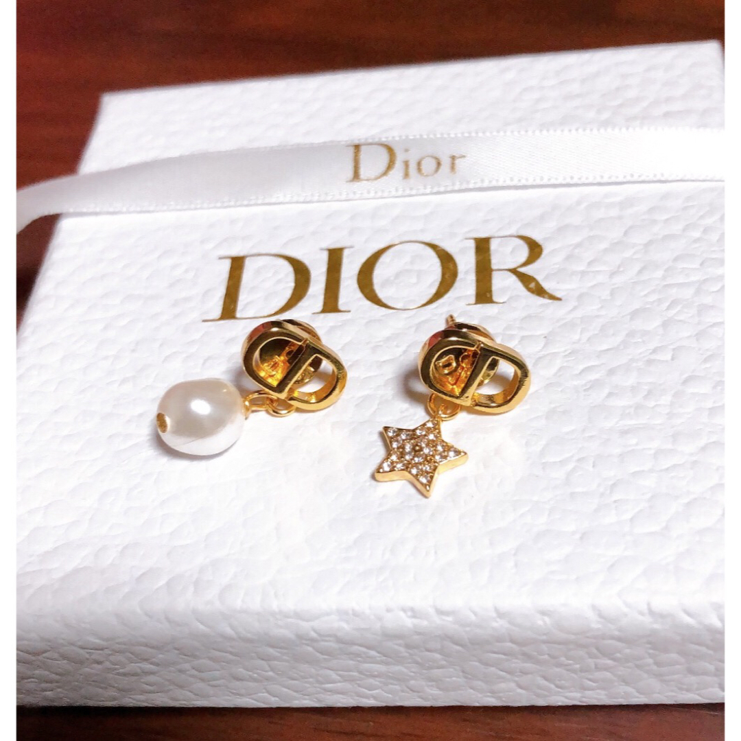Christian Dior(クリスチャンディオール)のDior CD ロゴ 揺れるピアス ゴールド パール ストーン 星  レディースのアクセサリー(ピアス)の商品写真