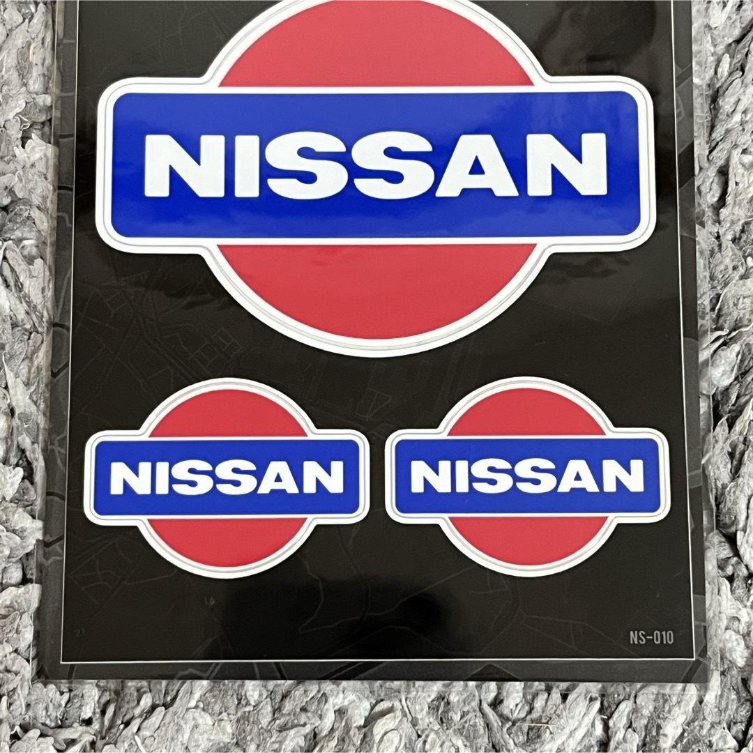 日産(ニッサン)のステッカー 日産 ニッサン エンブレム NISSAN 自動車 車 自動車/バイクの自動車(車外アクセサリ)の商品写真