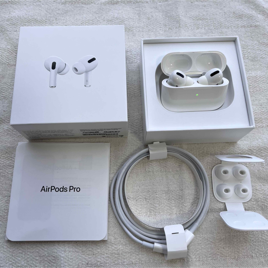 Apple(アップル)のAirPods AirPodspro 【中古】エアポッツ　エアポッツプロ スマホ/家電/カメラのオーディオ機器(ヘッドフォン/イヤフォン)の商品写真