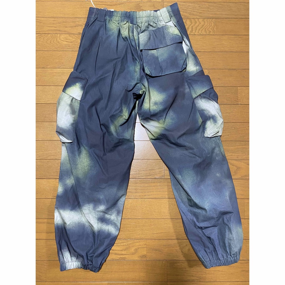 OAMC(オーエーエムシー)のoamc puff cargo pants 31 タイダイ ミリタリー 新品 メンズのパンツ(ワークパンツ/カーゴパンツ)の商品写真