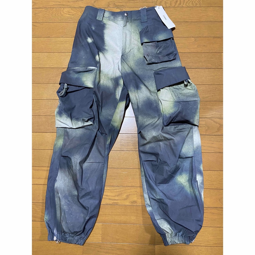 OAMC(オーエーエムシー)のoamc puff cargo pants 31 タイダイ ミリタリー 新品 メンズのパンツ(ワークパンツ/カーゴパンツ)の商品写真