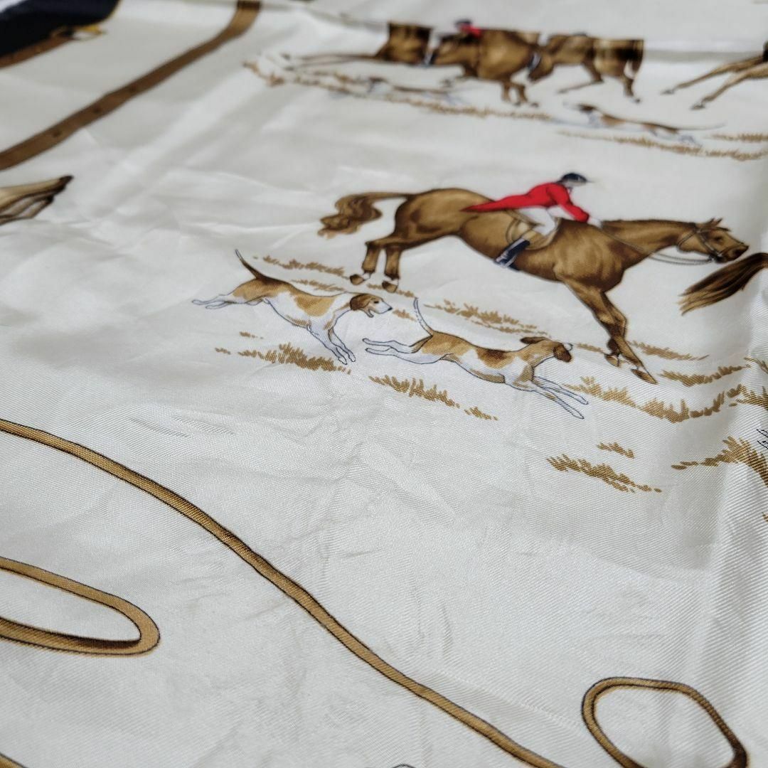celine(セリーヌ)のCELINE スカーフ  85×86 乗馬 ブラック ホワイト レディースのファッション小物(バンダナ/スカーフ)の商品写真