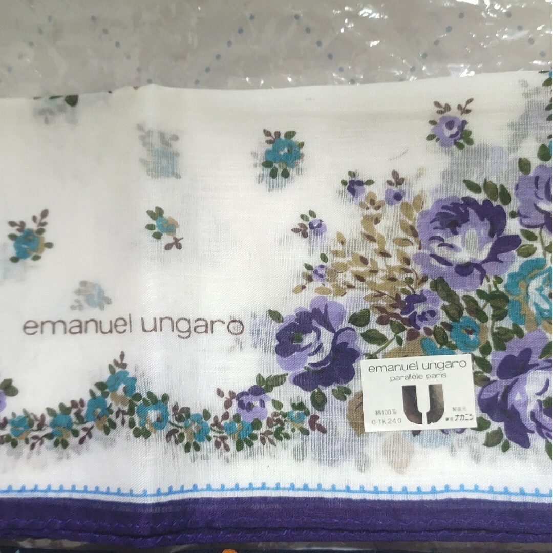 emanuel ungaro(エマニュエルウンガロ)のウンガロハンカチ2枚セット レディースのファッション小物(ハンカチ)の商品写真