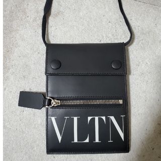 ヴァレンティノガラヴァーニ(valentino garavani)のバレンティノ　ガラバーニ♡VLTN  スマホポーチ(ショルダーバッグ)