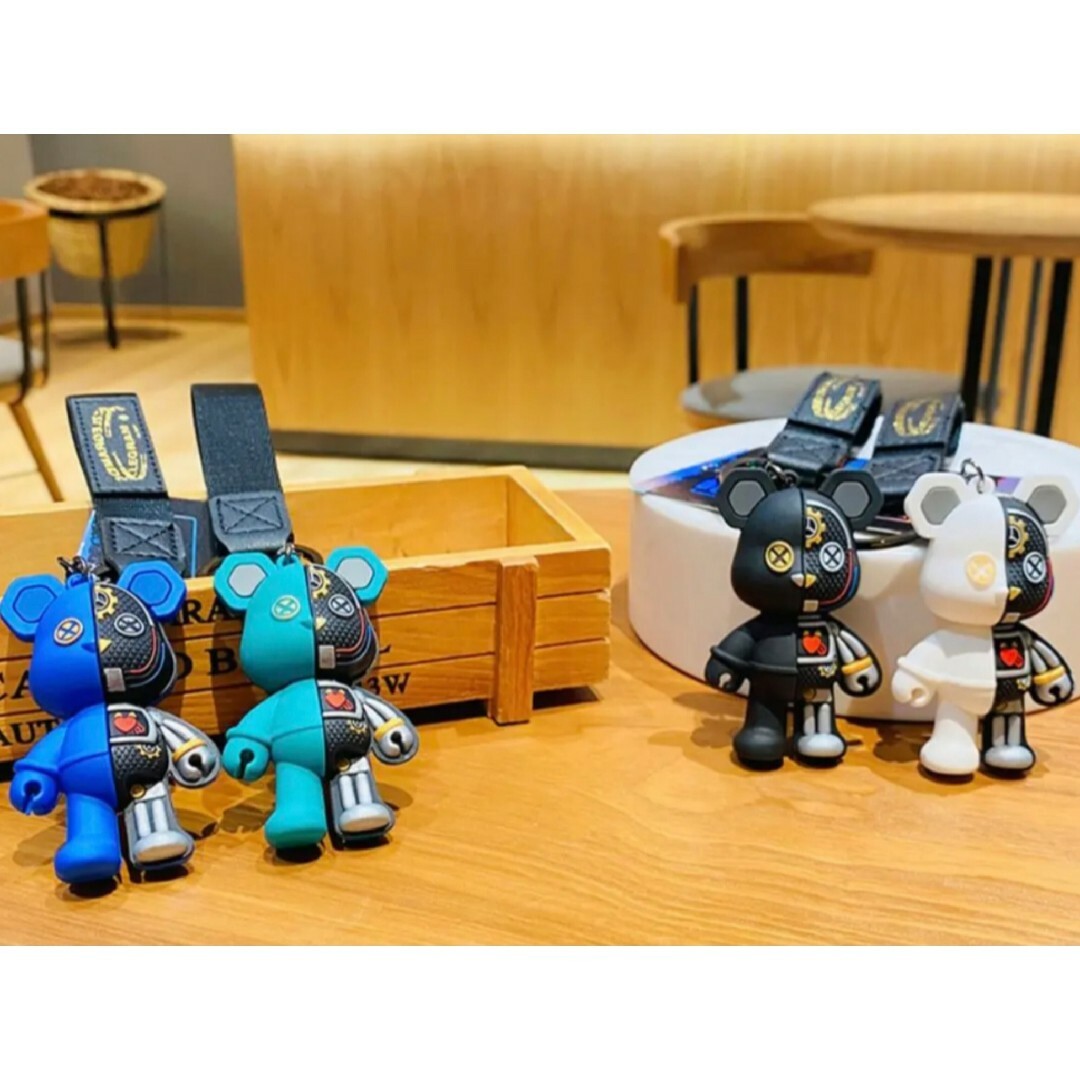 人気　クマ　チャーム　韓国　キーリング　ロボット　キーホルダー　2色セット レディースのファッション小物(キーホルダー)の商品写真