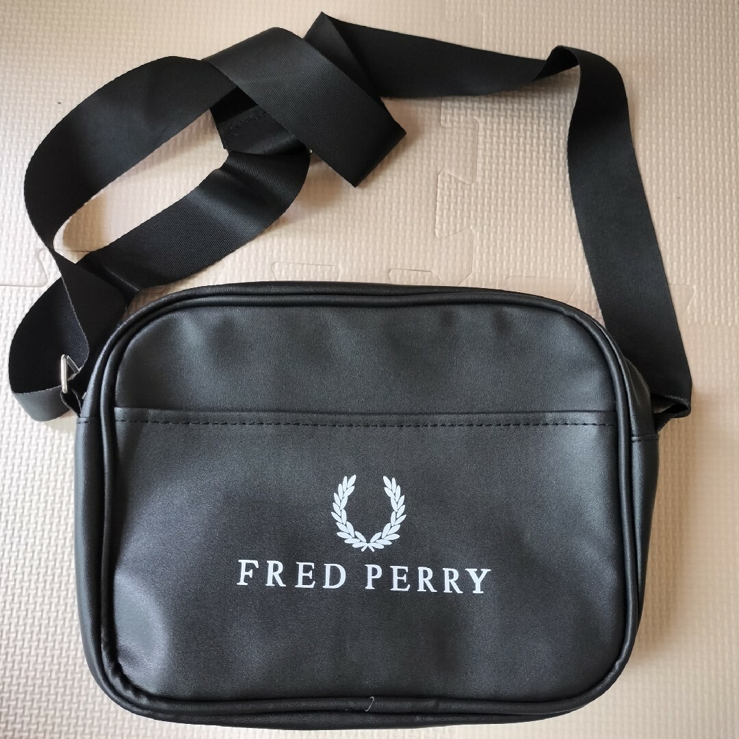 FRED PERRY(フレッドペリー)のFRED PERRY ショルダーバッグ　フレッドペリー 新品未使用　雑誌付録 レディースのバッグ(ショルダーバッグ)の商品写真