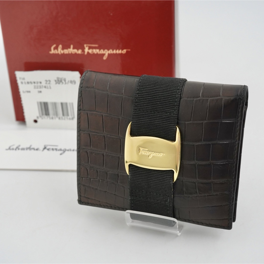 Salvatore Ferragamo(サルヴァトーレフェラガモ)の【未使用に近い】Salvatore Ferragamo クロコ　箱、購入タグ レディースのファッション小物(財布)の商品写真