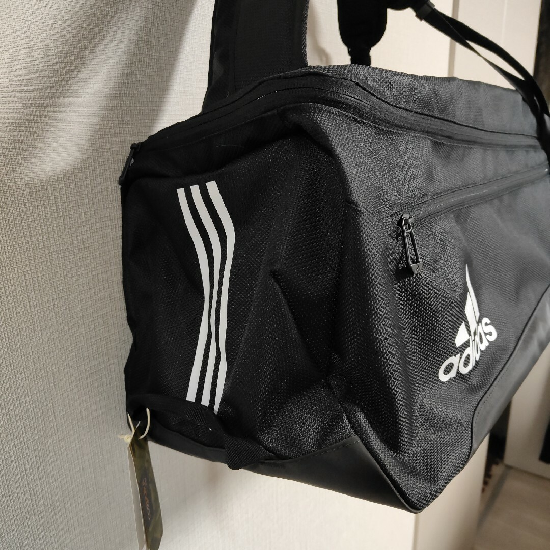 adidas(アディダス)の新品未使用adidasアディダス黒50L 2wayリュック＆ダッフルバック大容量 メンズのバッグ(ボストンバッグ)の商品写真