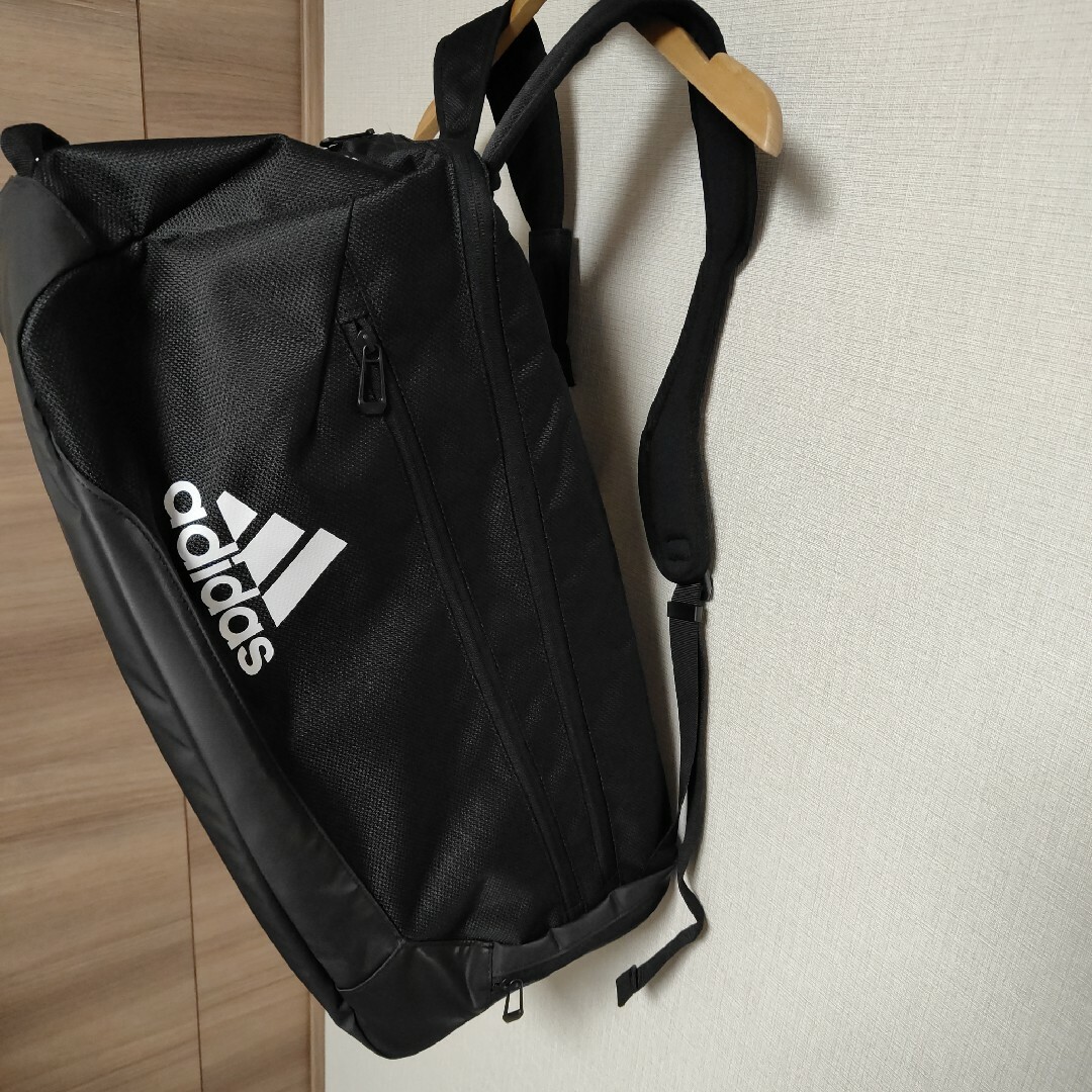 adidas(アディダス)の新品未使用adidasアディダス黒50L 2wayリュック＆ダッフルバック大容量 メンズのバッグ(ボストンバッグ)の商品写真