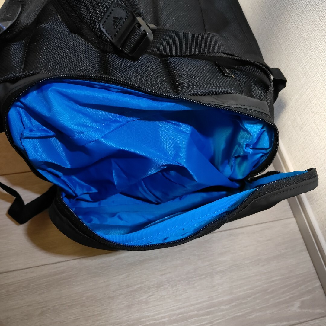 adidas(アディダス)の新品未使用adidasアディダス黒50L 2wayリュック＆ダッフルバック大容量 メンズのバッグ(ボストンバッグ)の商品写真