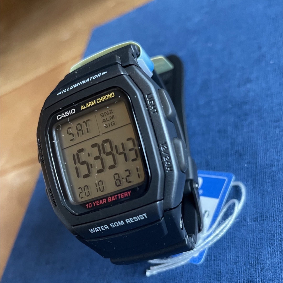 カシオ デジタル腕時計 新品　大型スクリーン　10年バッテリー　海外モデル