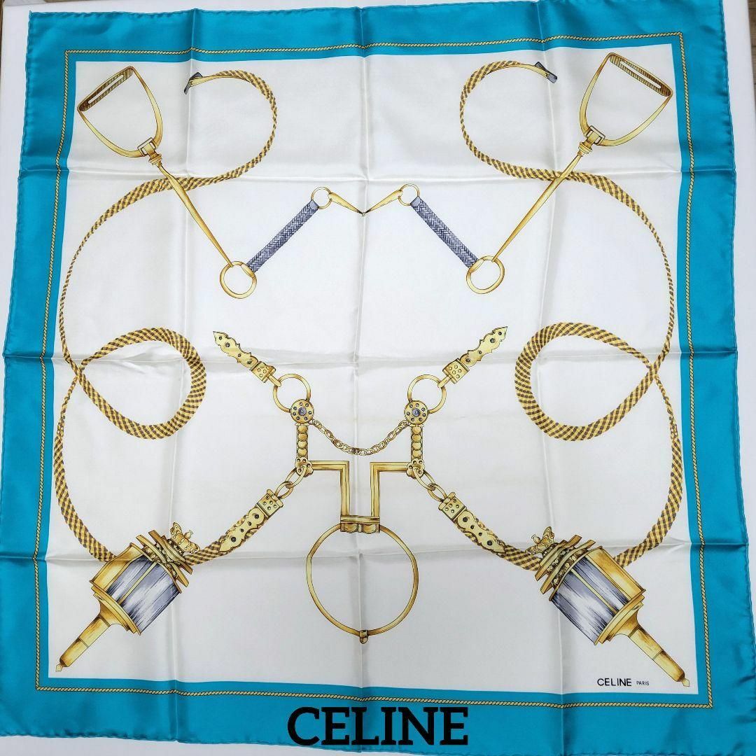 celine(セリーヌ)の【美品】CELINE スカーフ 85×87 馬具 アクアブルー ホワイト レディースのファッション小物(バンダナ/スカーフ)の商品写真