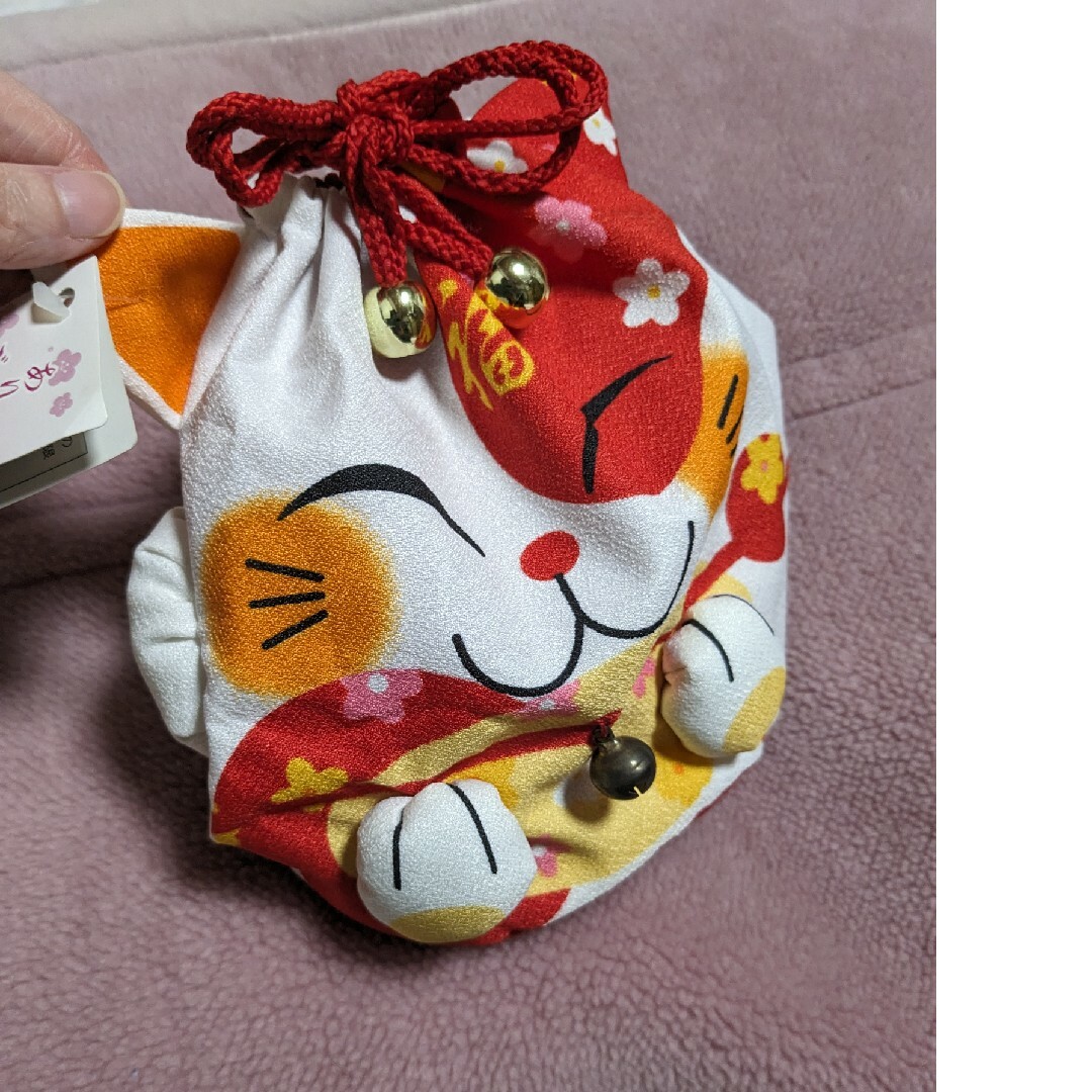 未使用　ちりめん素材　招き猫巾着♡ レディースの水着/浴衣(和装小物)の商品写真