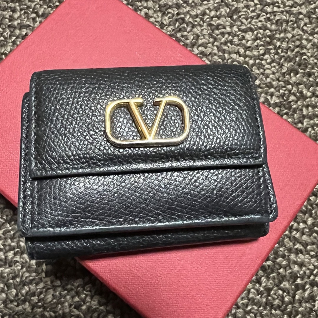 VALENTINO(ヴァレンティノ)のVALENTINO 三つ折り財布 レディースのファッション小物(財布)の商品写真