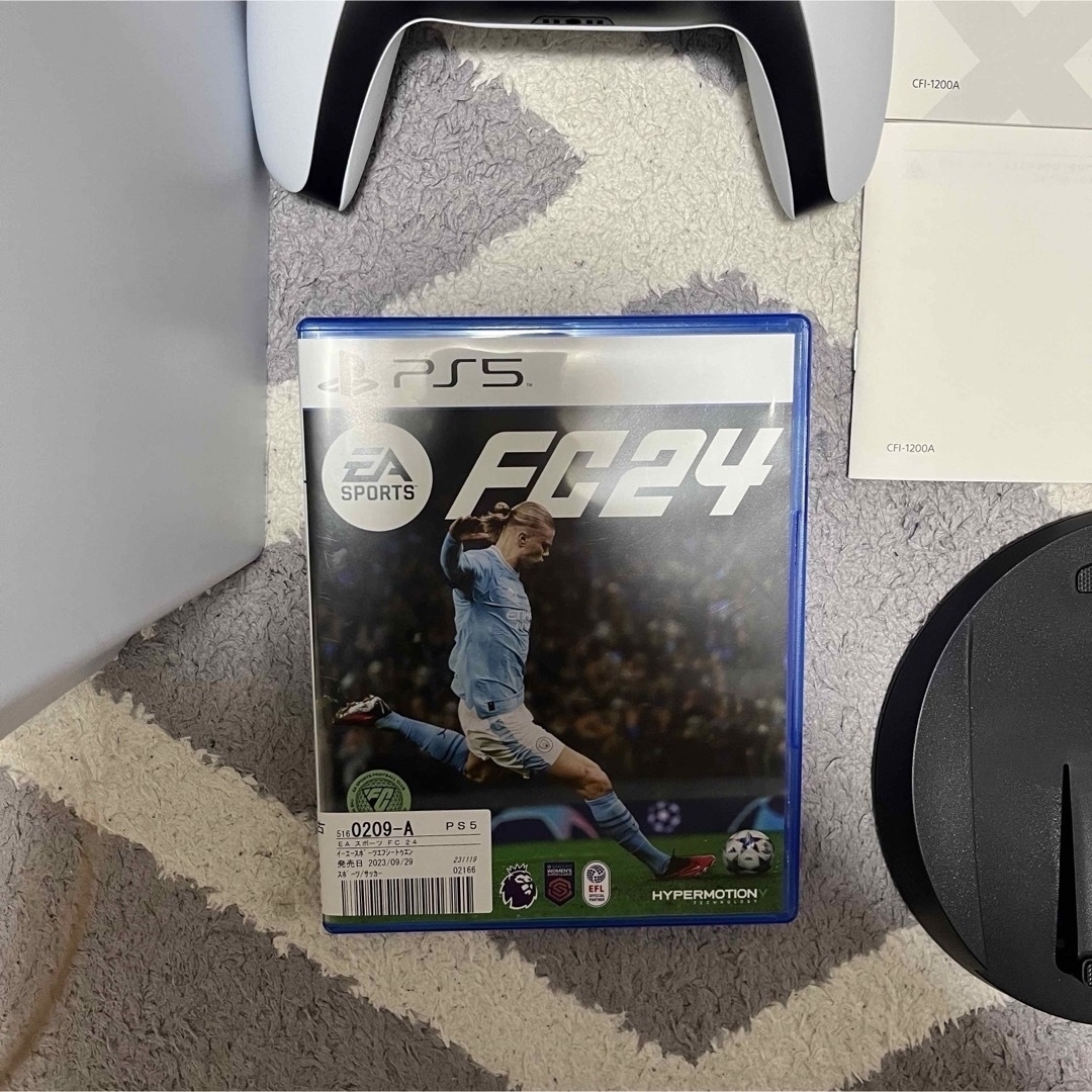 SONY(ソニー)のプレイステーション5本体 ps5 PS5 プレステ5本体 ps5 fifa24 エンタメ/ホビーのゲームソフト/ゲーム機本体(家庭用ゲーム機本体)の商品写真