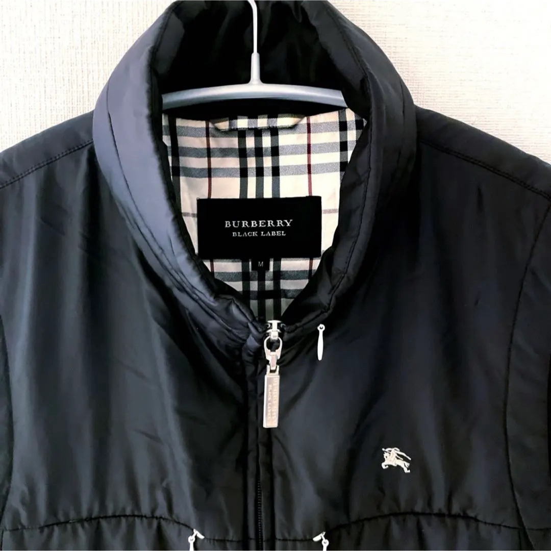 BURBERRY BLACK LABEL(バーバリーブラックレーベル)のBURBERRY BLACK LABEL ベストブラック　Mサイズ　アウター   メンズのジャケット/アウター(その他)の商品写真