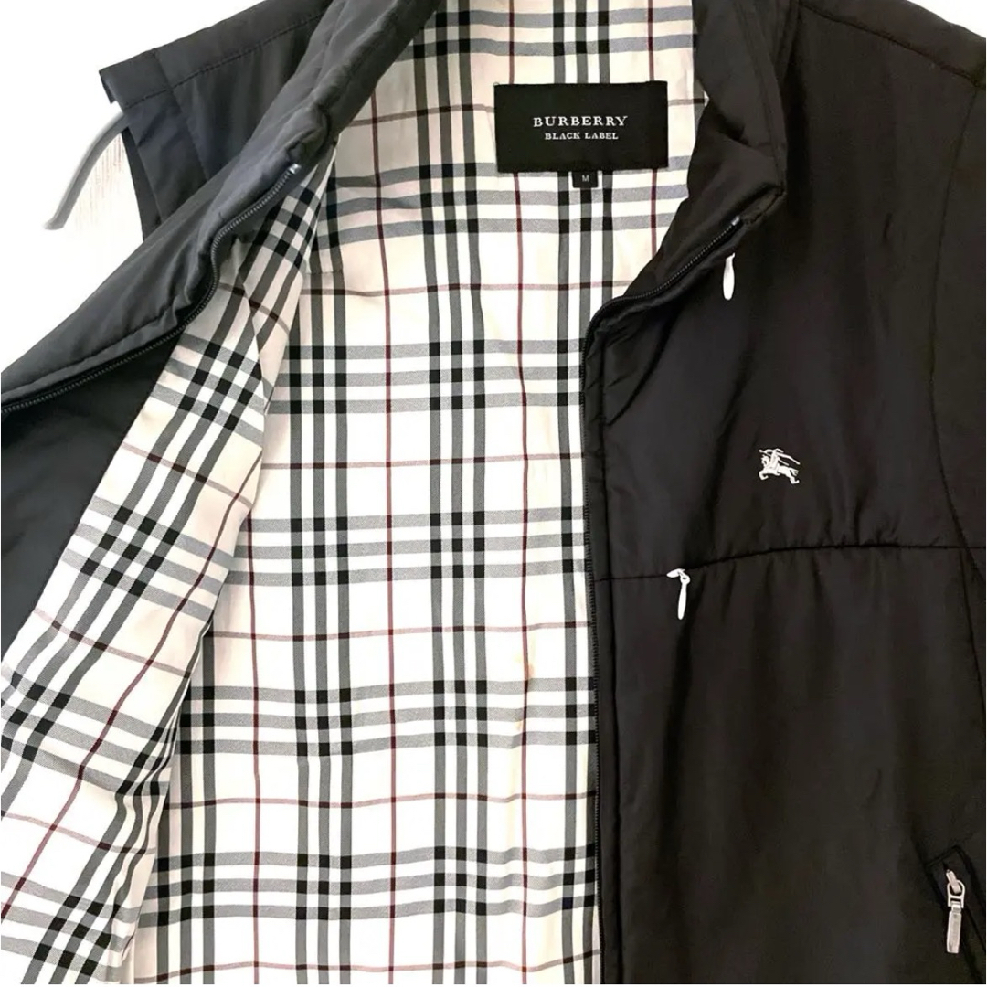 BURBERRY BLACK LABEL(バーバリーブラックレーベル)のBURBERRY BLACK LABEL ベストブラック　Mサイズ　アウター   メンズのジャケット/アウター(その他)の商品写真