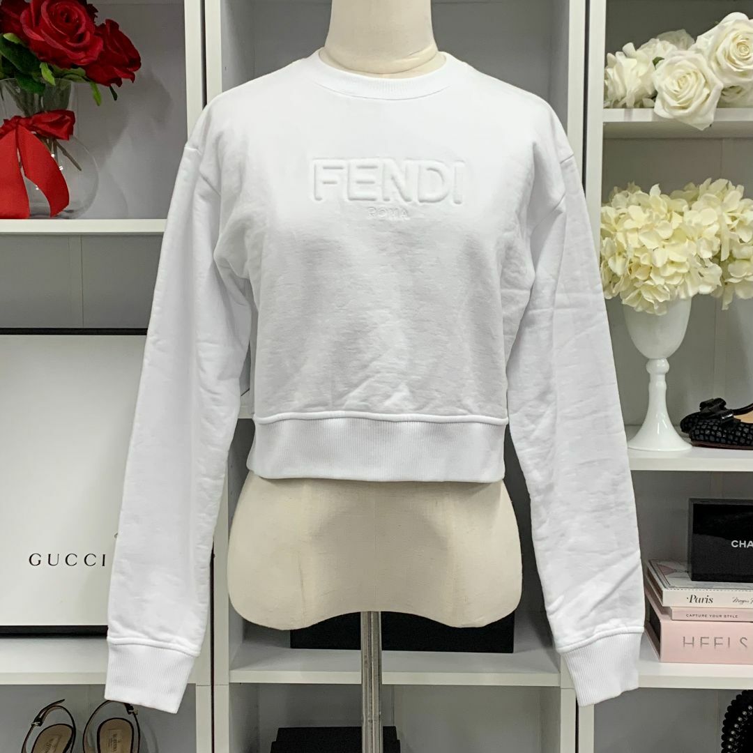 FENDI(フェンディ)の8785 フェンディ ロゴ 長袖 トレーナー クロップド 裏起毛 トップス レディースのトップス(トレーナー/スウェット)の商品写真