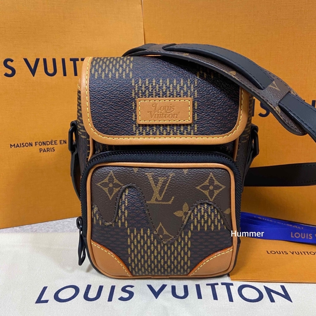 LOUIS VUITTON(ルイヴィトン)のniko様 国内正規品 ルイヴィトン×NIGO アマゾン メッセンジャー バック メンズのバッグ(ショルダーバッグ)の商品写真