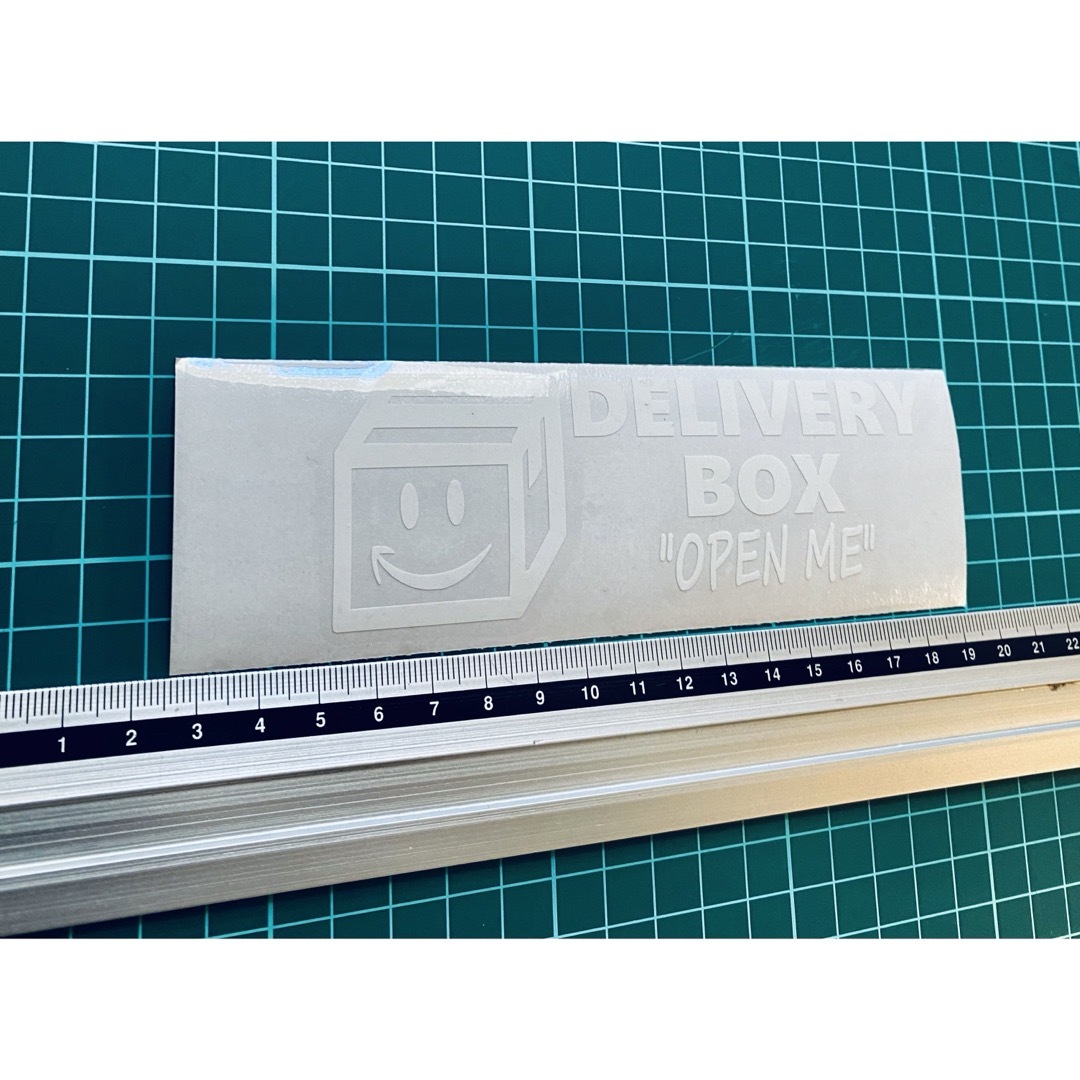 デリバリーボックスステッカー　オープンミー　スマイル（色変更可能） ハンドメイドのインテリア/家具(インテリア雑貨)の商品写真