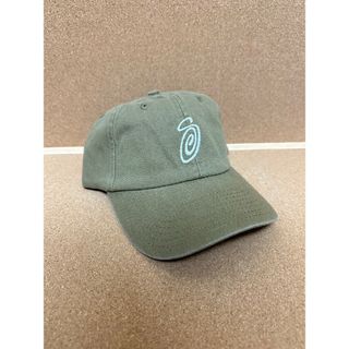 ステューシー(STUSSY)のStussy スウォールロゴ カーキーカラー スナップバックキャップ(キャップ)