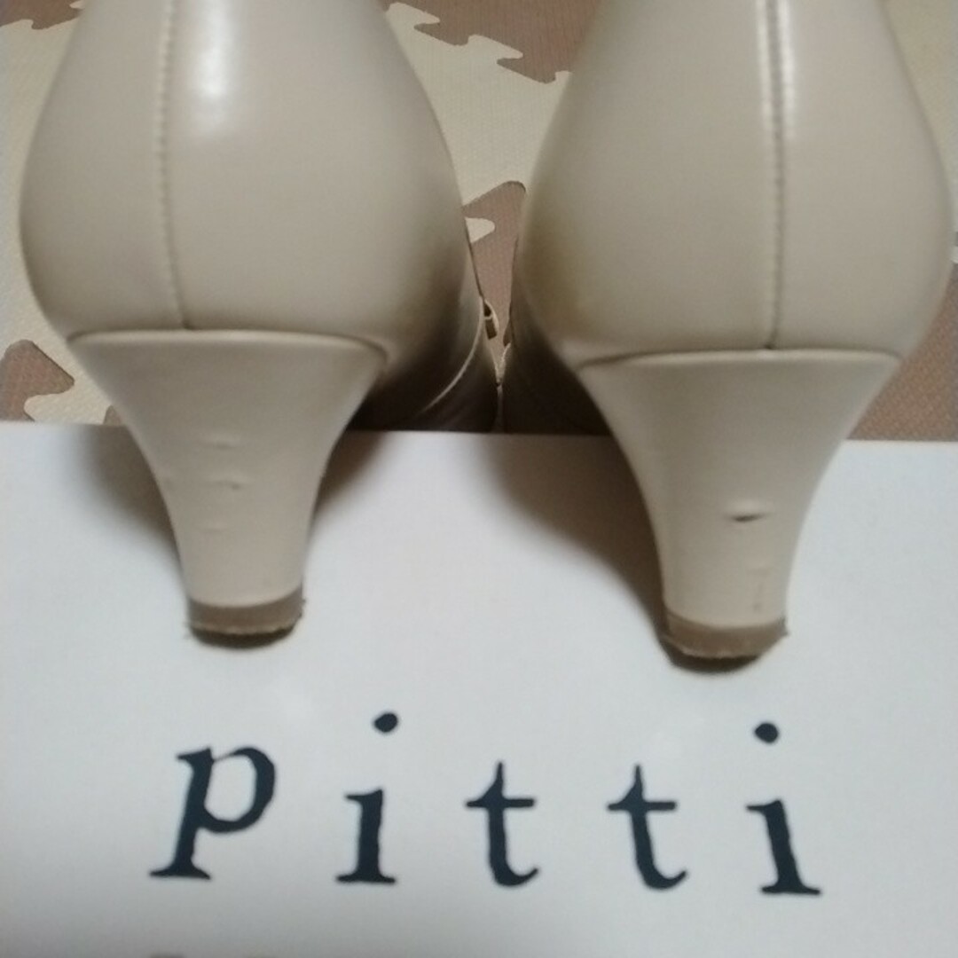 Pitti(ピッティ)のpitti  リボン付きベージュパンプス　22.5EE レディースの靴/シューズ(ハイヒール/パンプス)の商品写真