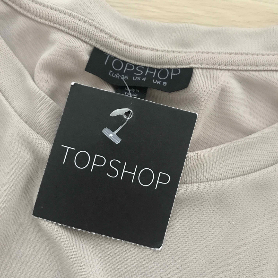 TOPSHOP(トップショップ)の未使用タグ付き　トップショップ　TOPSHOP レディース　サイズUS4 レディースのトップス(カットソー(半袖/袖なし))の商品写真