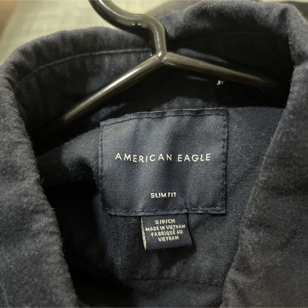 American Eagle(アメリカンイーグル)のAMERICAN EAGLE ネイビー シャツ Sサイズ メンズのトップス(シャツ)の商品写真