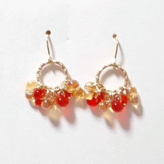 ファルファーレチェコビーズのしゃらしゃら春ピアス　オレンジ×レッド(ピアス)