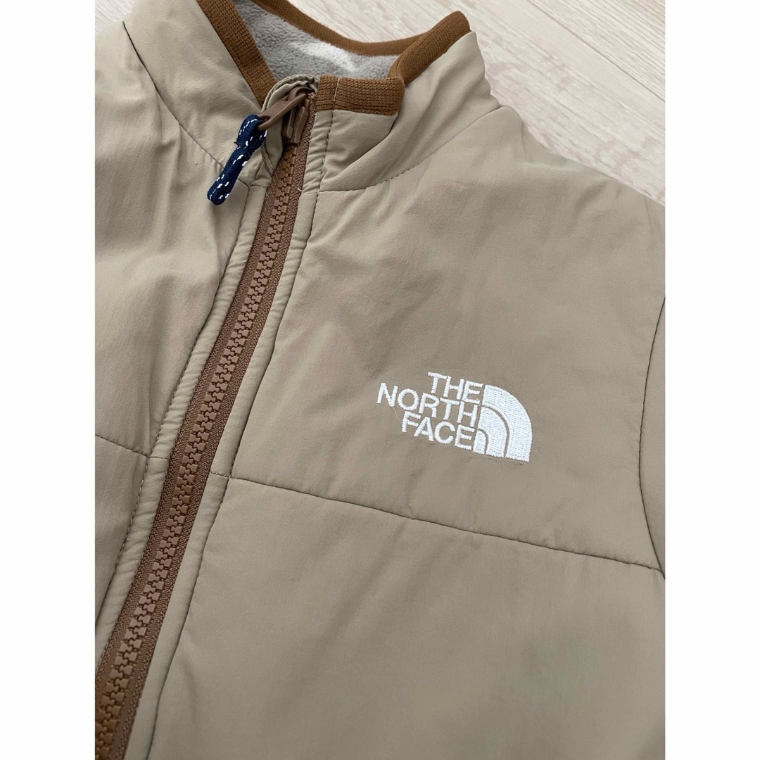 THE NORTH FACE(ザノースフェイス)のTHE NORTH FACE リバーシブルジャケット　130 美品　ベージュ キッズ/ベビー/マタニティのキッズ服男の子用(90cm~)(ジャケット/上着)の商品写真