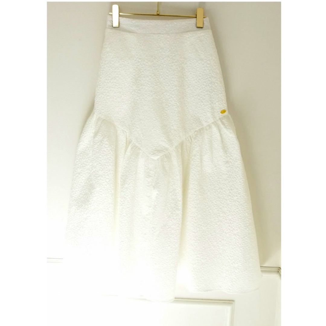 Myu フレアスカート　ホワイト レディースのスカート(ロングスカート)の商品写真