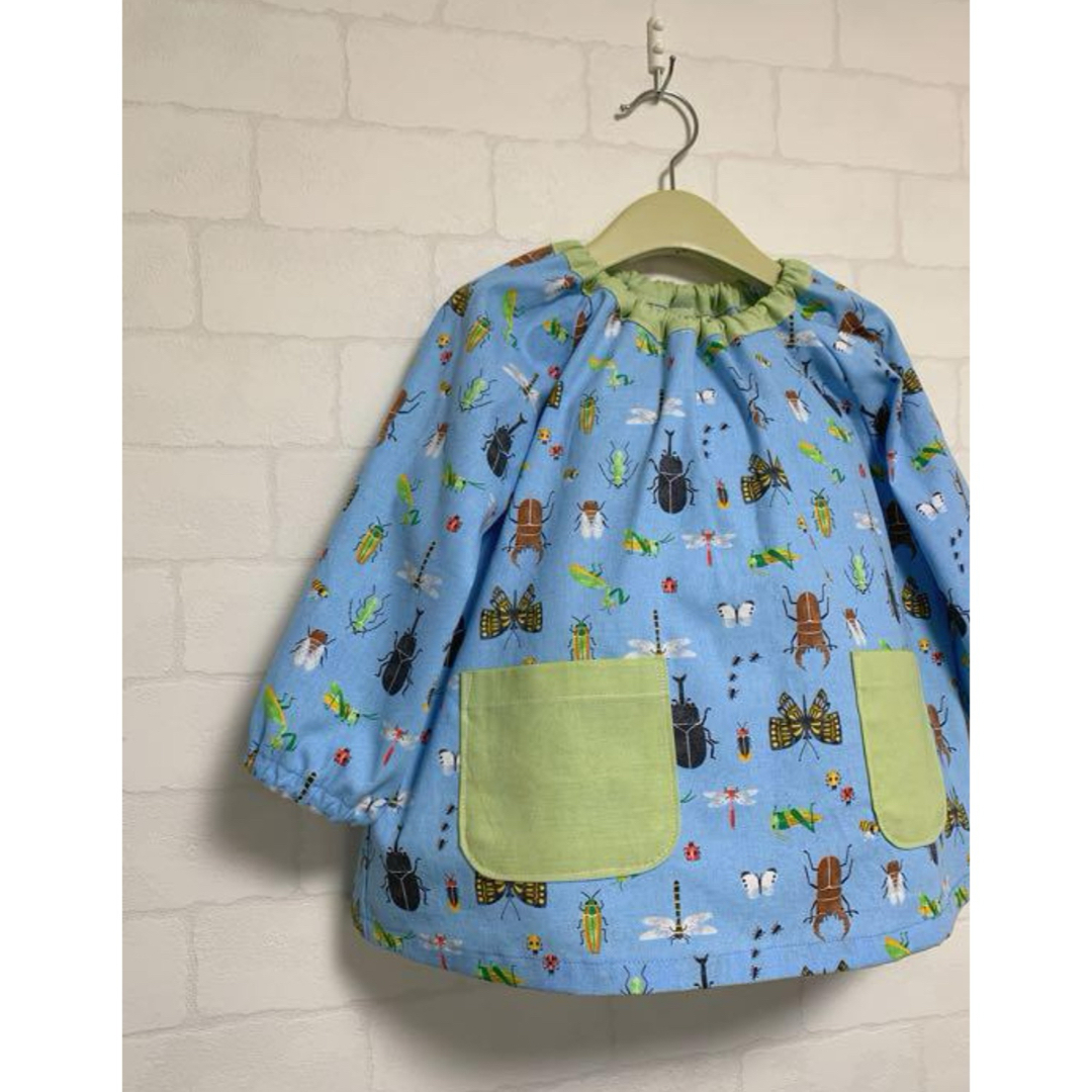 スモック90  昆虫さん　ハンドメイドスモック キッズ/ベビー/マタニティのキッズ服男の子用(90cm~)(その他)の商品写真