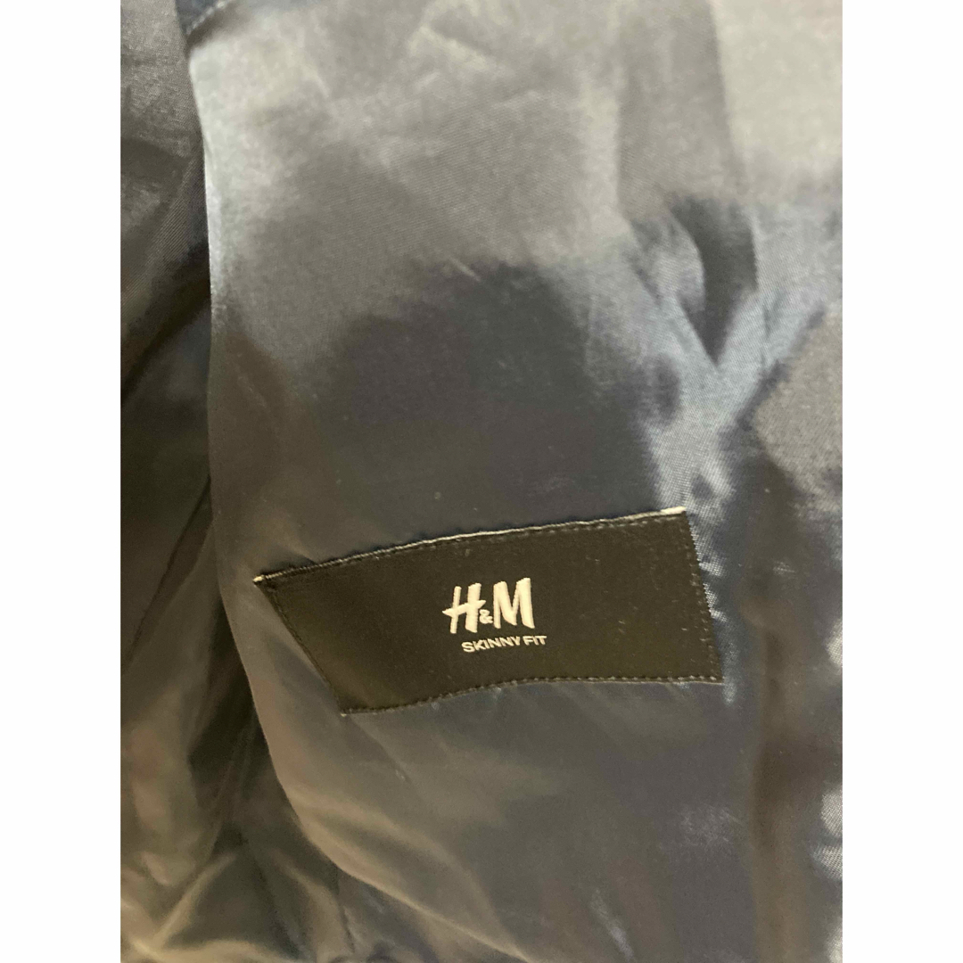 H&M(エイチアンドエム)のH&M スキニーフィット　ジャケット　ネイビー　Mサイズ メンズのジャケット/アウター(テーラードジャケット)の商品写真