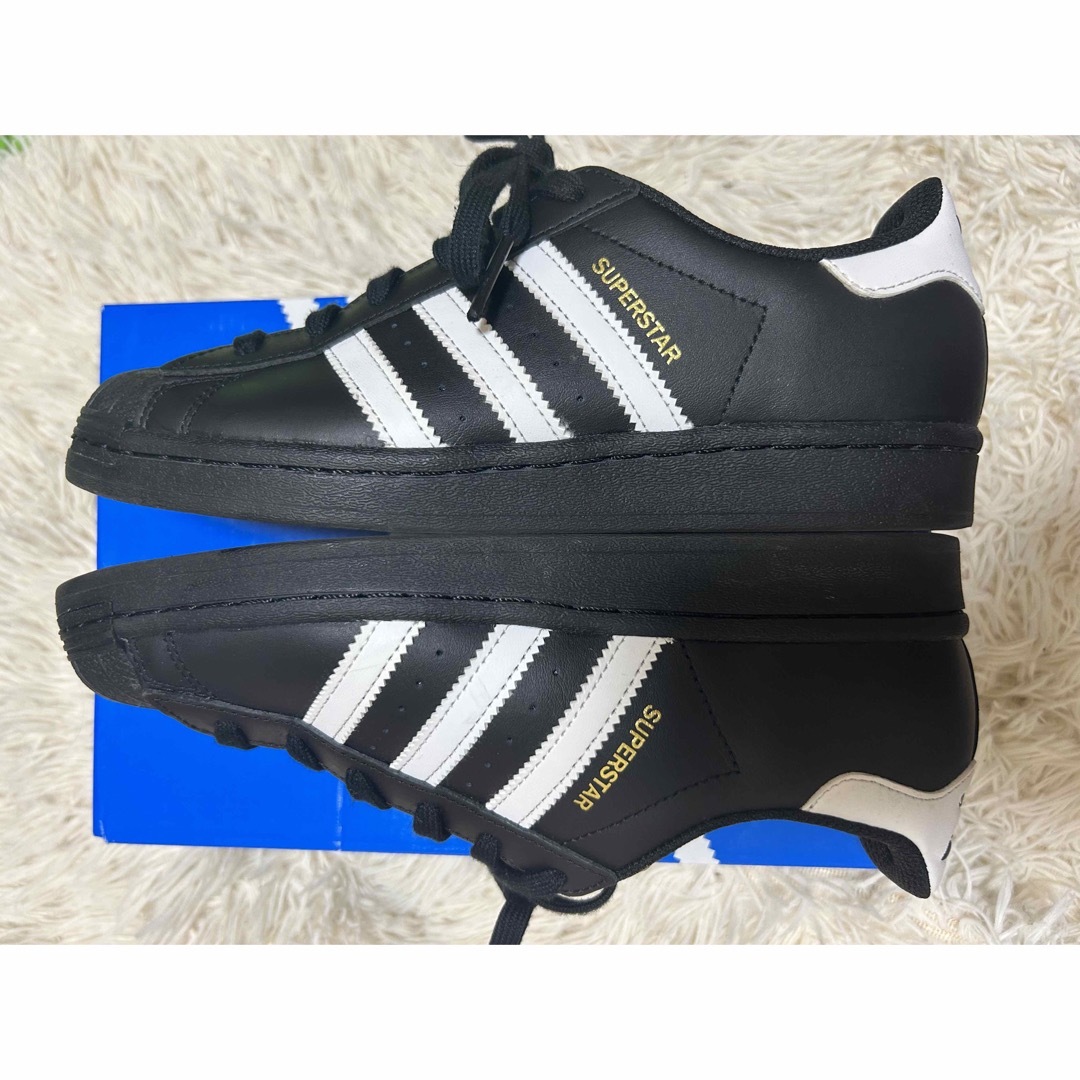 adidas(アディダス)の国内正規品 23.5cm アディダス スーパースター ブラック EG4959 レディースの靴/シューズ(スニーカー)の商品写真