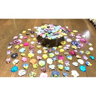 100冠で890円‼️銀の紫陽花のお花畑で咲いた春色ビオラ山盛り100個冠‼️(ドライフラワー)