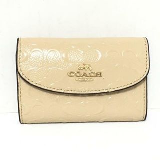 コーチ(COACH)のCOACH(コーチ) キーケース ミニシグネチャー柄 ベージュ エナメル（レザー）(キーケース)