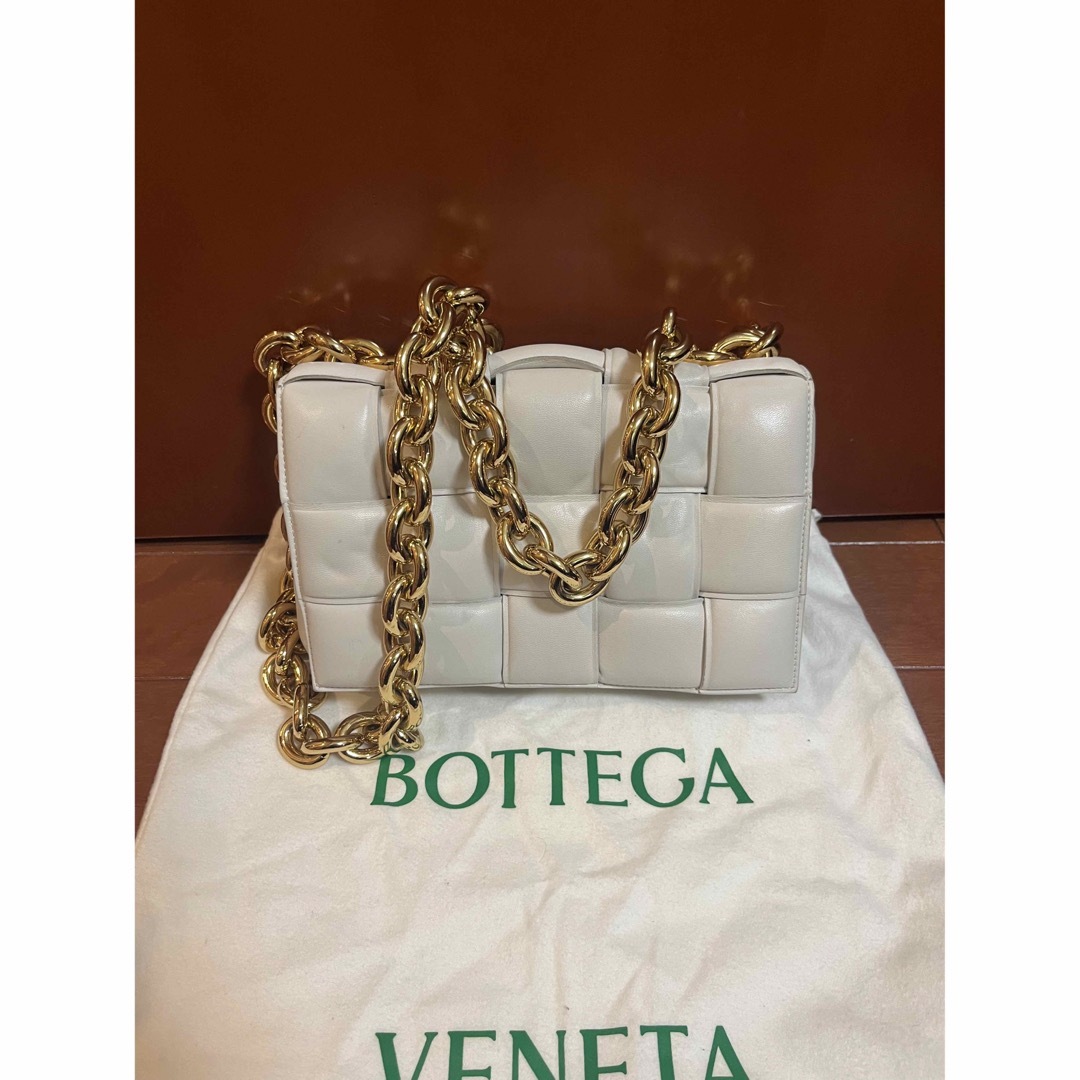 Bottega Veneta(ボッテガヴェネタ)のボッテガ・ヴェネタ　チェーンカセット　 レディースのバッグ(ショルダーバッグ)の商品写真