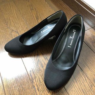 パンプス　22 サテン　美品　ブラック　(ハイヒール/パンプス)