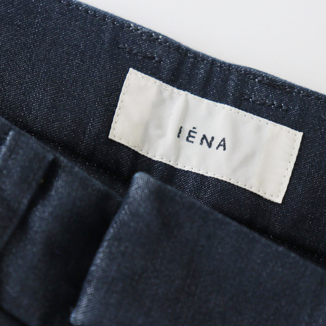 IENA(イエナ)の2021年 イエナ IENA シャンブレーサテンストレッチパンツ 34/ダークネイビー 半端丈 クロップド ベーシック【2400013732703】 レディースのパンツ(カジュアルパンツ)の商品写真