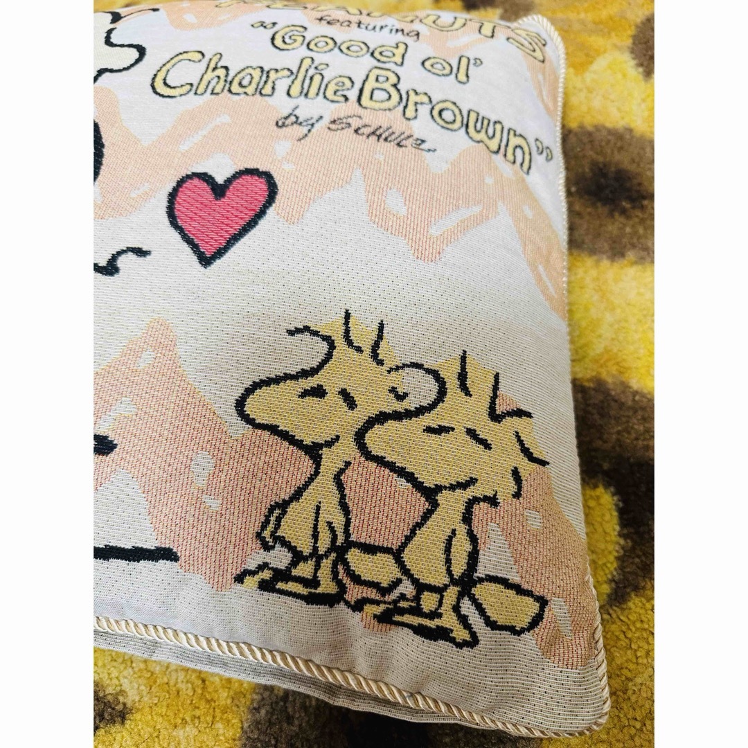 【新品タグ付き】スヌーピー　PEANUTS ゴブラン織りクッション エンタメ/ホビーのおもちゃ/ぬいぐるみ(キャラクターグッズ)の商品写真