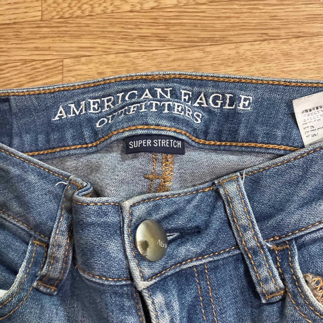 American Eagle(アメリカンイーグル)のアメリカンイーグル スキニー ジェギング クラッシュ デニムパンツ US 00 レディースのパンツ(スキニーパンツ)の商品写真
