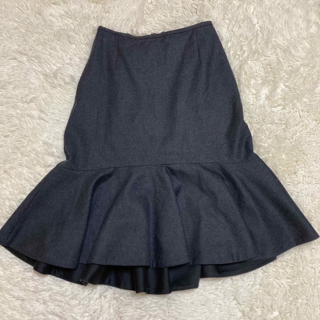 VERMEIL par iena(ヴェルメイユパーイエナ)のヴェルメイユパーイエナ　ペプラム　ブラック　スカート レディースのスカート(ひざ丈スカート)の商品写真