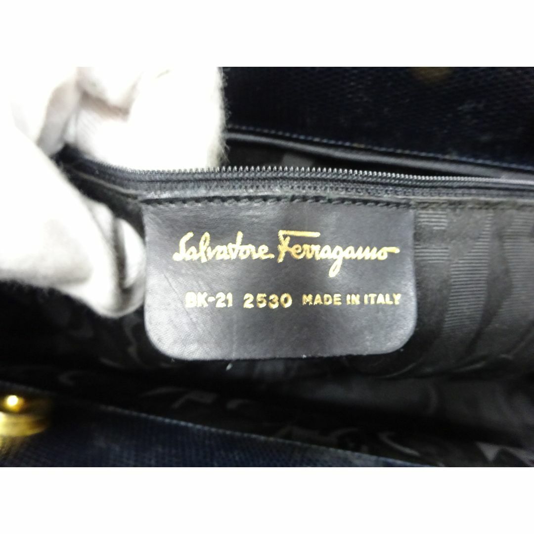 Ferragamo(フェラガモ)のK池056/ フェラガモ ヴァラ クロコダイル風 型押し レザー トートバッグ レディースのバッグ(トートバッグ)の商品写真