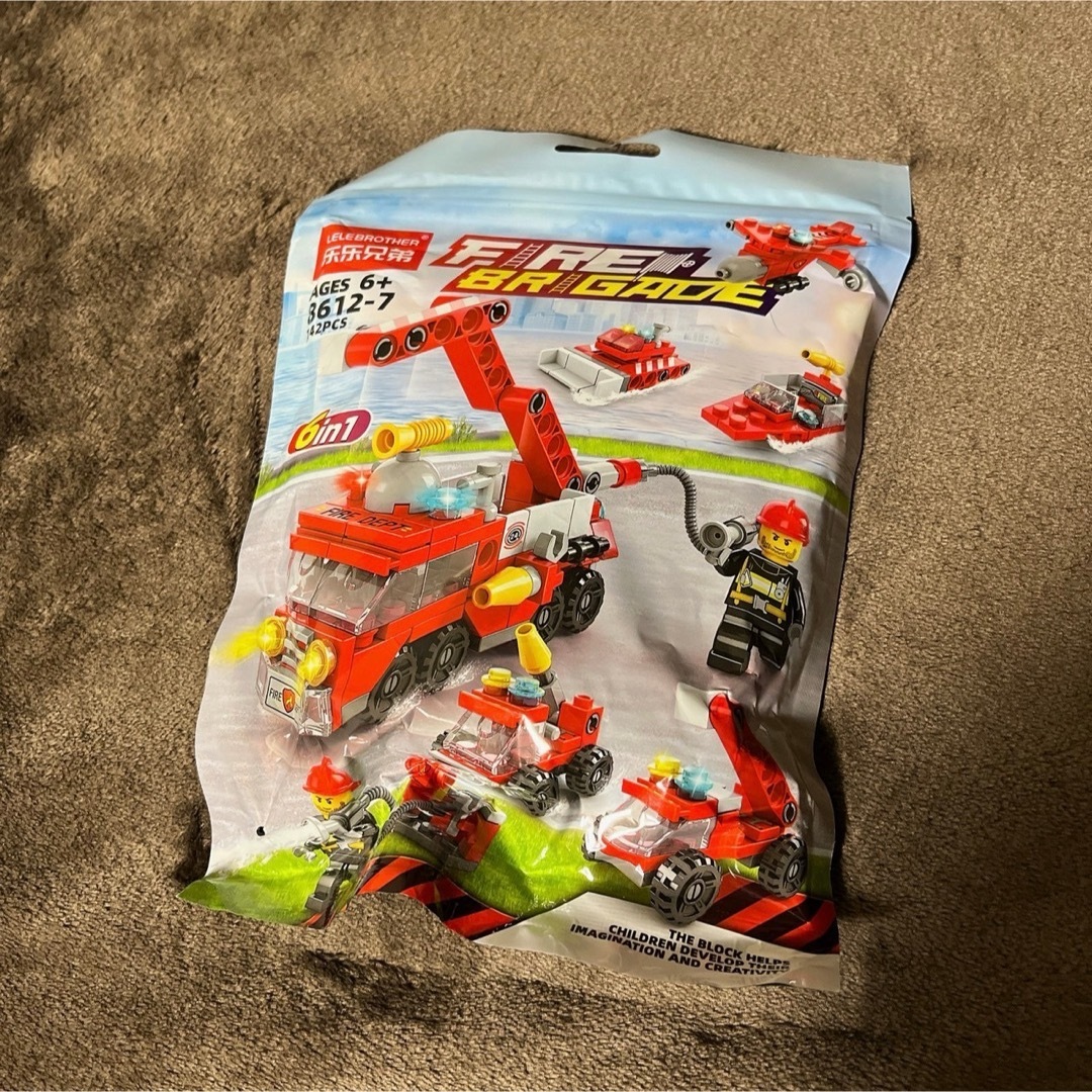 消防車　レゴ互換　変身ブロック　赤　LEGO  知育玩具　ミニフィグ　ブロック キッズ/ベビー/マタニティのおもちゃ(知育玩具)の商品写真